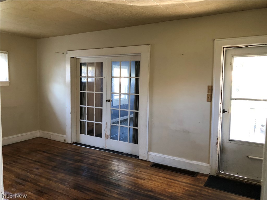 18200 Neff Road Cleveland, OH 44119 - Photo 3 of 24 Gallery Image 3