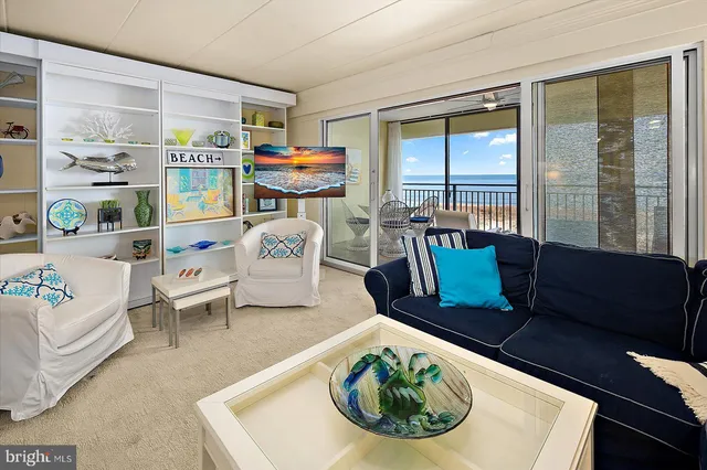 a kitchen that has a lot of cabinets in it