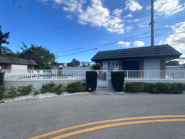 $2,500 | 423 Pine Tree Court, Unit 23, Atlantis, FL 33462