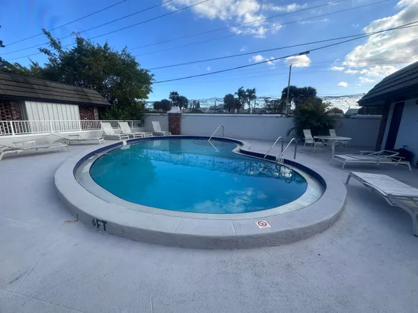 $2,500 | 423 Pine Tree Court, Unit 23, Atlantis, FL 33462