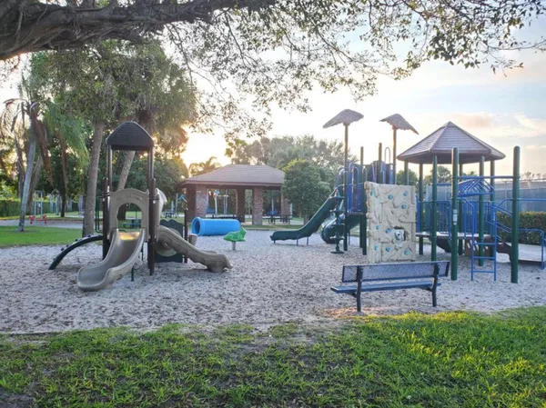 $2,500 | 423 Pine Tree Court, Unit 23, Atlantis, FL 33462