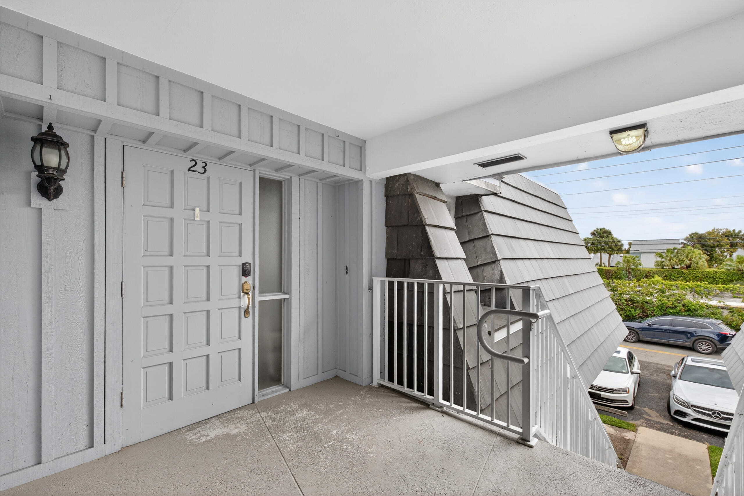 423 Pine Tree Court, Unit 23 Atlantis, FL 33462 - Photo 3 of 33 06-120308895