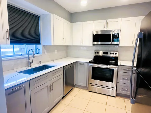 $2,500 | 423 Pine Tree Court, Unit 23, Atlantis, FL 33462