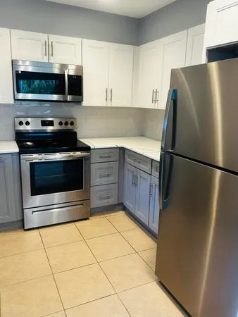 $2,500 | 423 Pine Tree Court, Unit 23, Atlantis, FL 33462