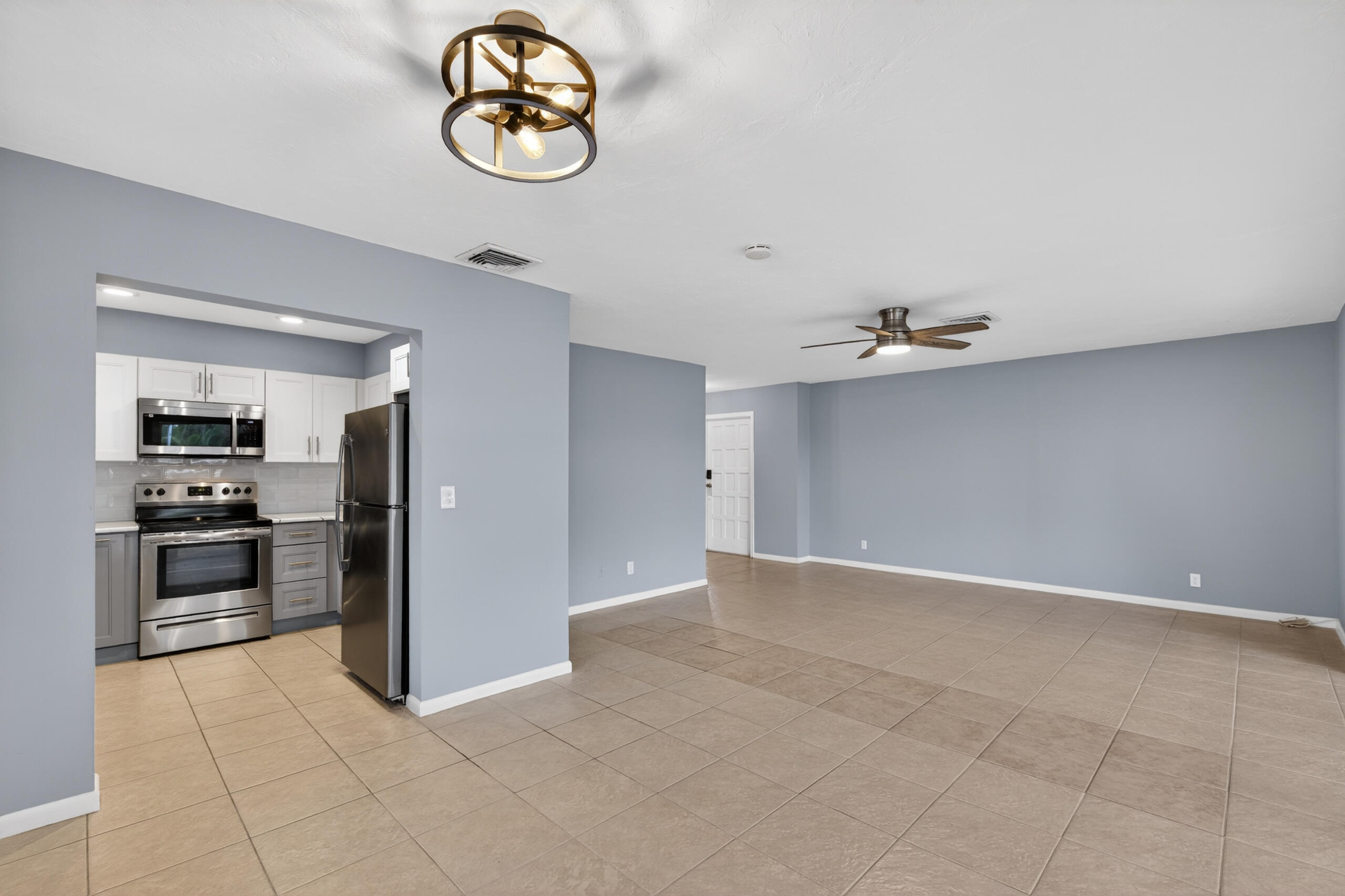423 Pine Tree Court, Unit 23 Atlantis, FL 33462 - Photo 8 of 33 11-120308882