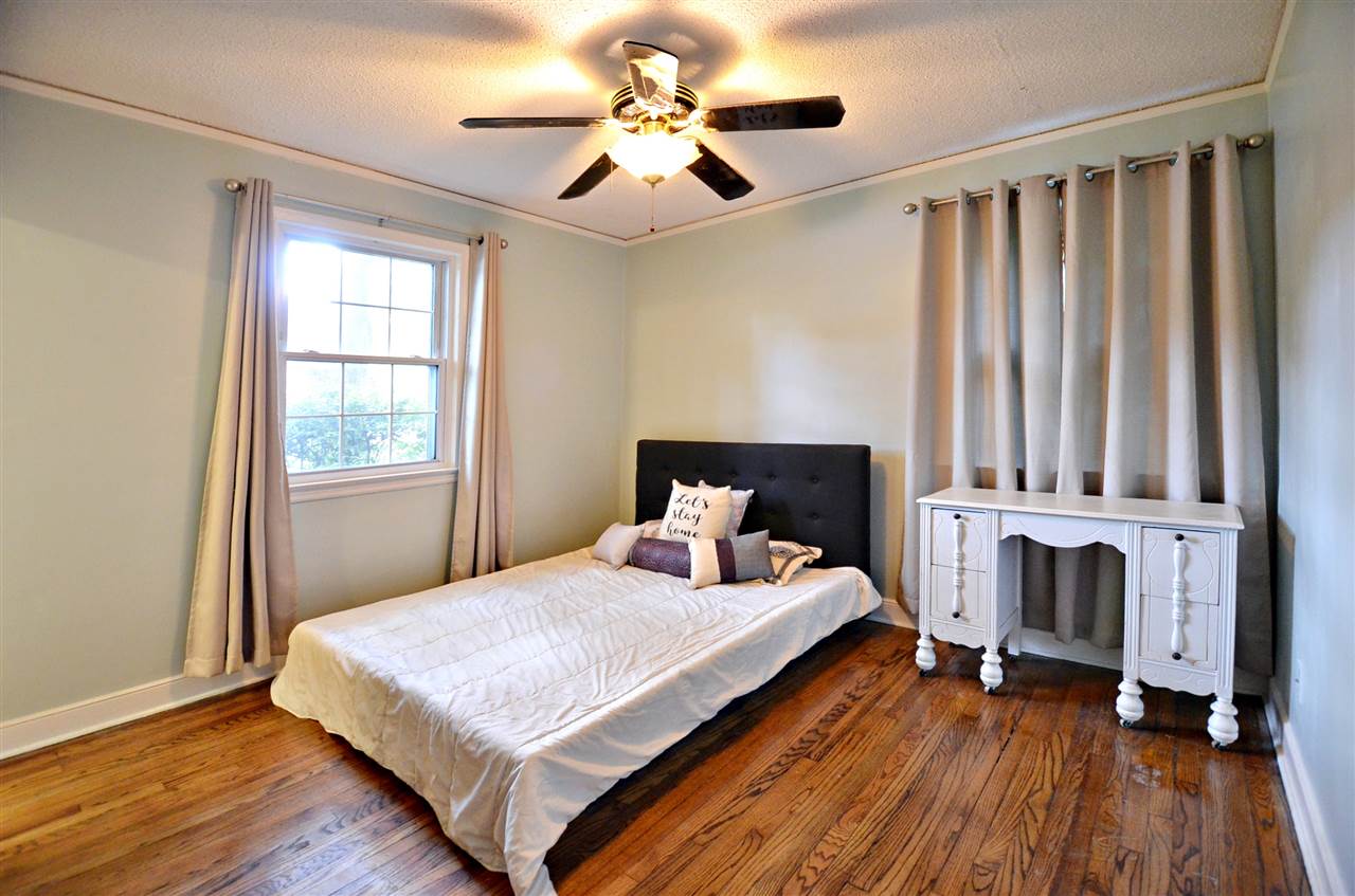 1063 Colonial Road Memphis, TN 38117 - Photo 11 of 25