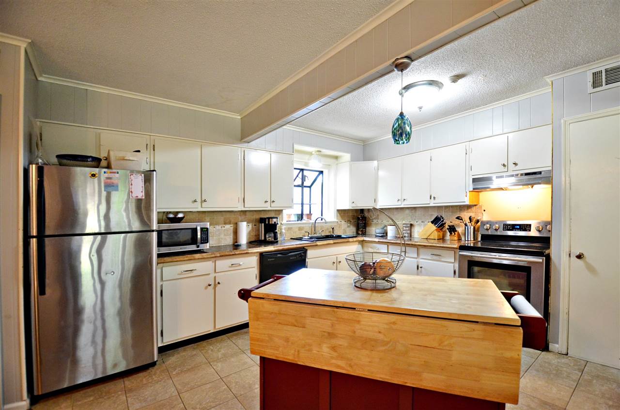1063 Colonial Road Memphis, TN 38117 - Photo 10 of 25