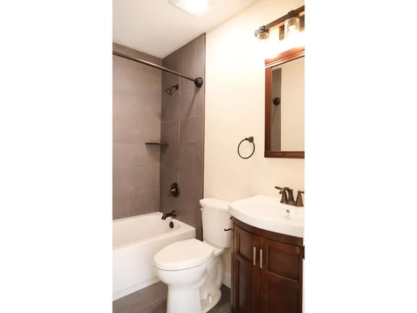 $1,180,000 | 6-8 Chase Street, Burlington, VT 05401