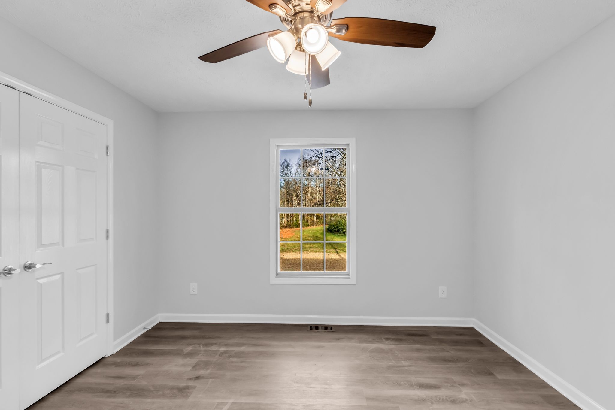532 Summitville Road Manchester, TN 37355 - Photo 23 of 33 a view of an empty room with a window