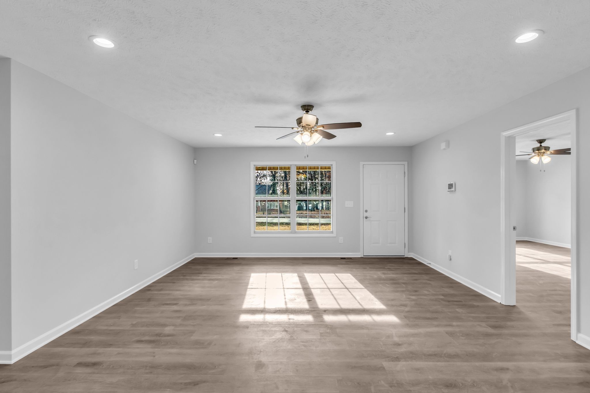 532 Summitville Road Manchester, TN 37355 - Photo 7 of 33 a view of an empty room and window