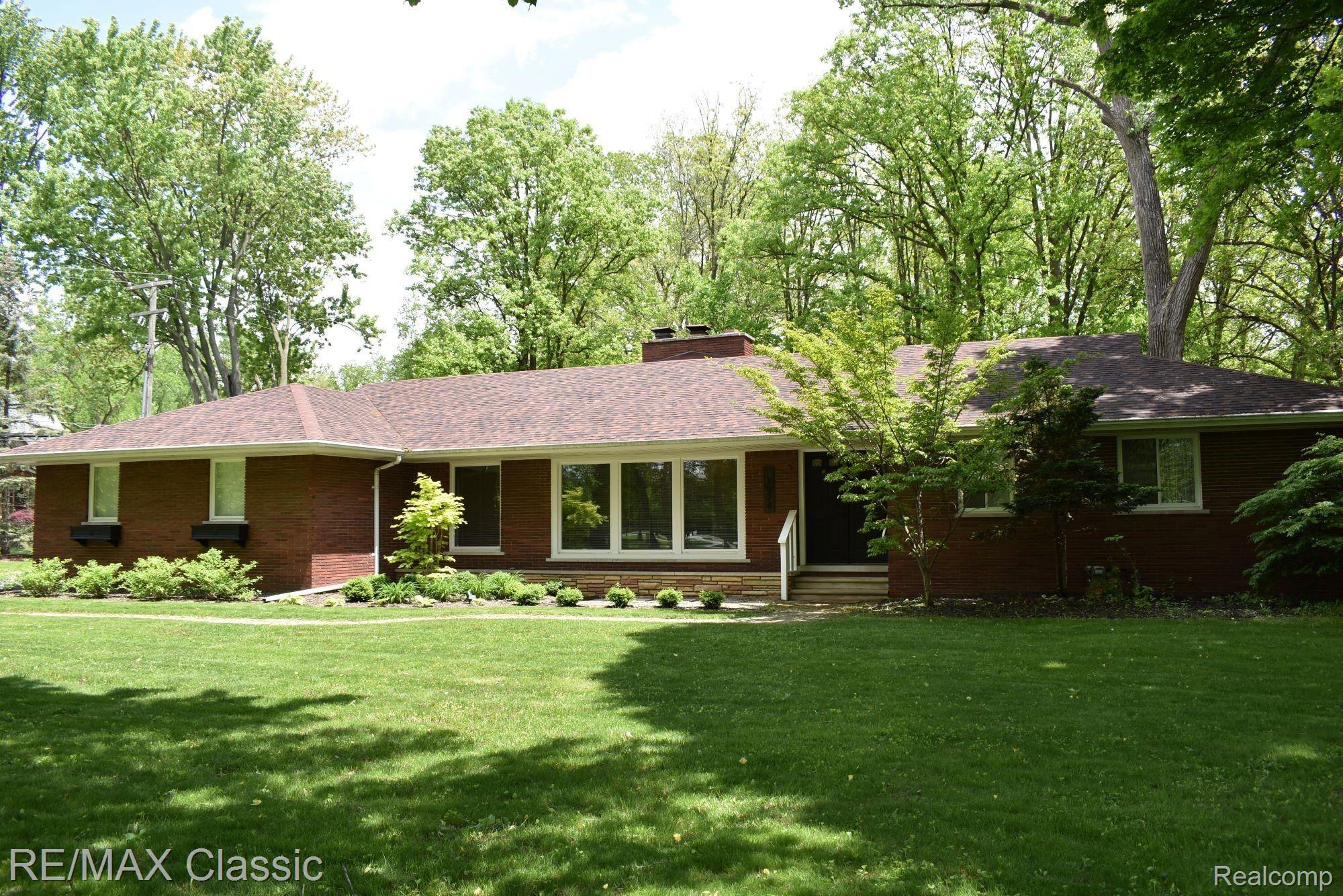 31974 Lahser Road Franklin, MI 48025 - Photo 1 of 40 Updated, move in ready, ranch home in Beverly Hills on .82 acre lot!