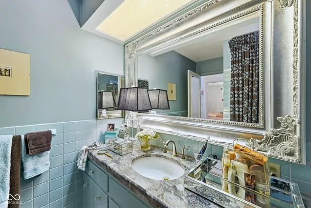 $699,999 | 7220 North Illinois Street, Indianapolis, IN 46260