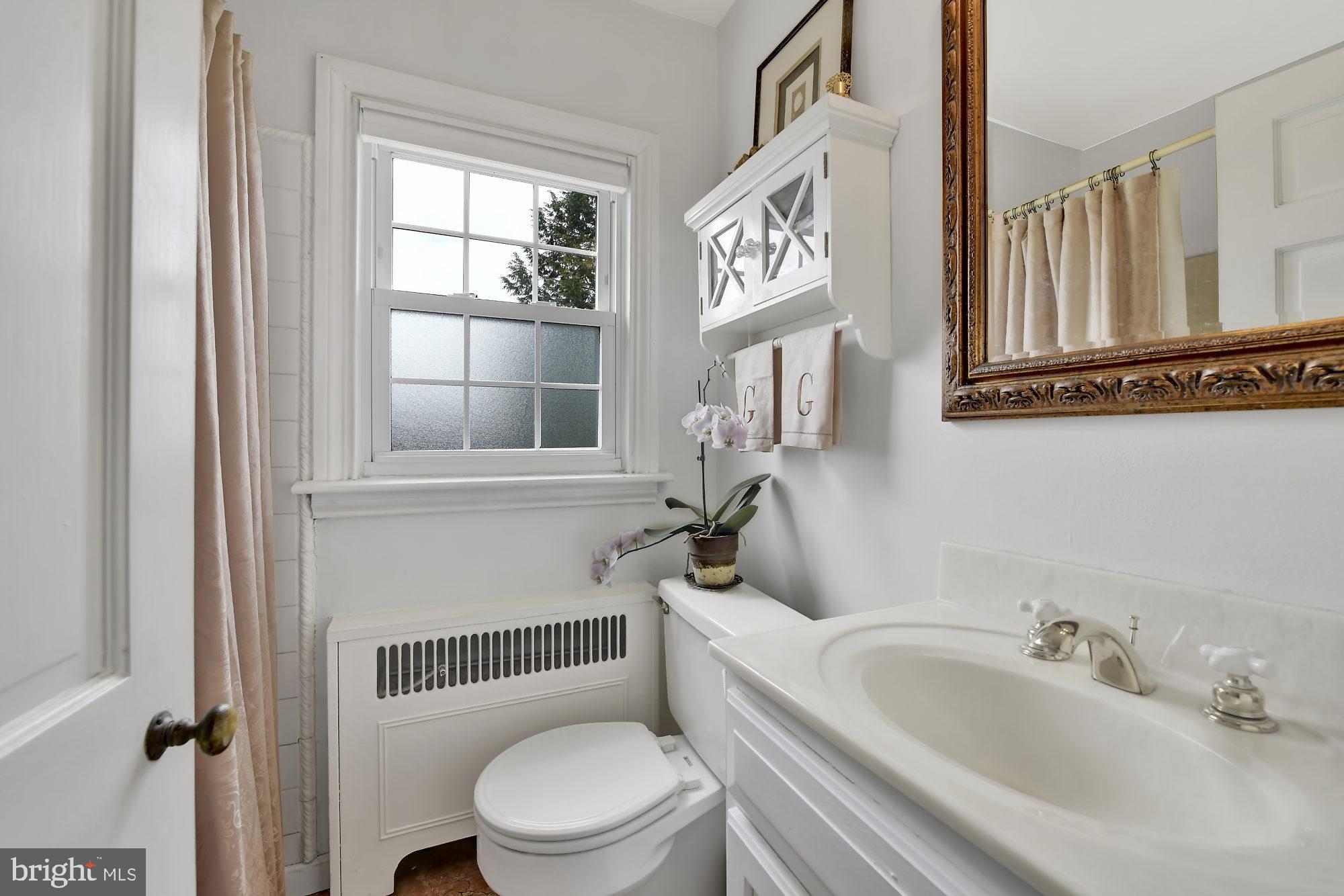 2318 Ripley Street Philadelphia, PA 19152 - Photo 15 of 31 Main bath
