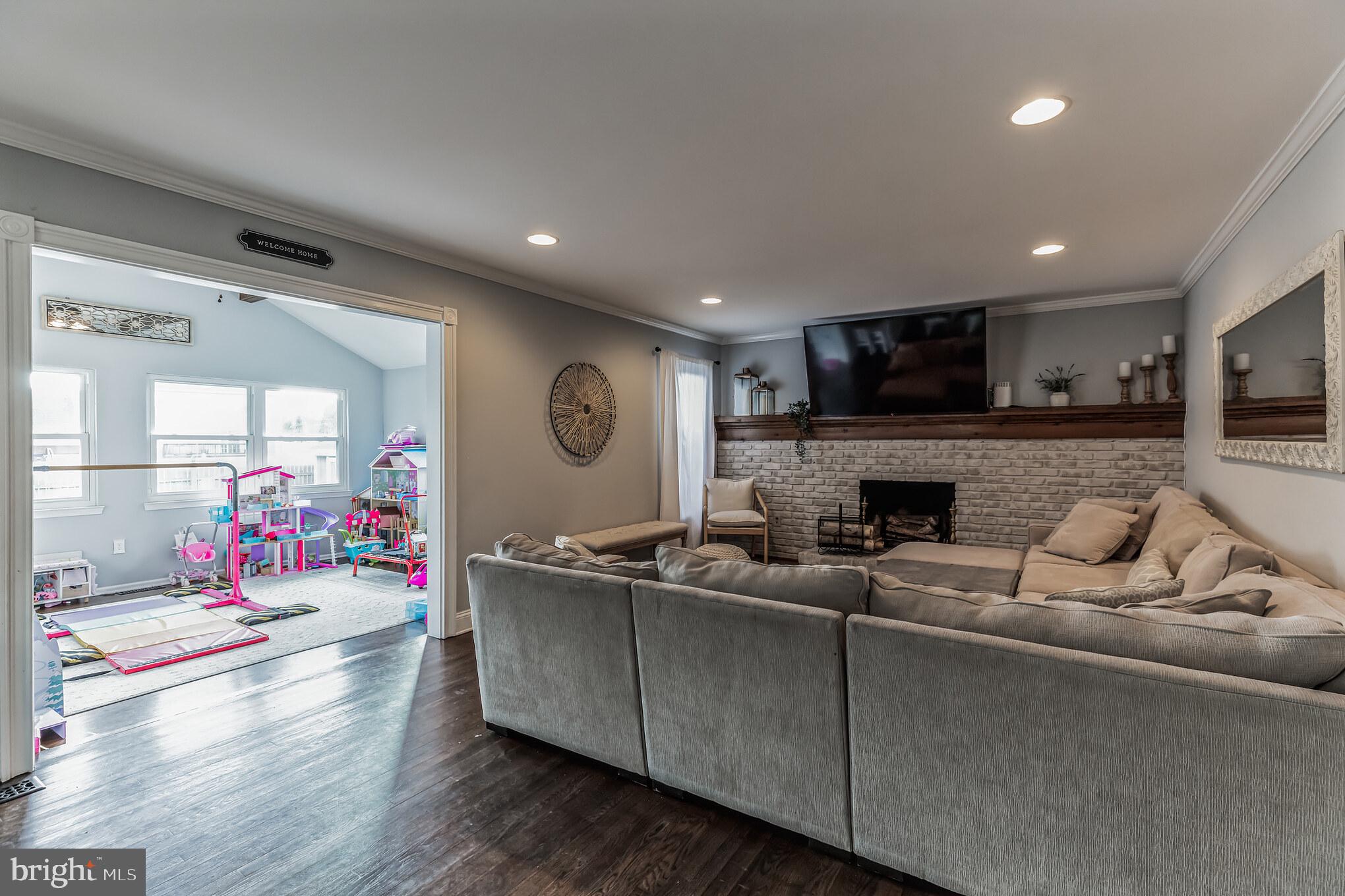 44 Pelham Road Marlton, NJ 08053 - Photo 19 of 35 Family room to sun room