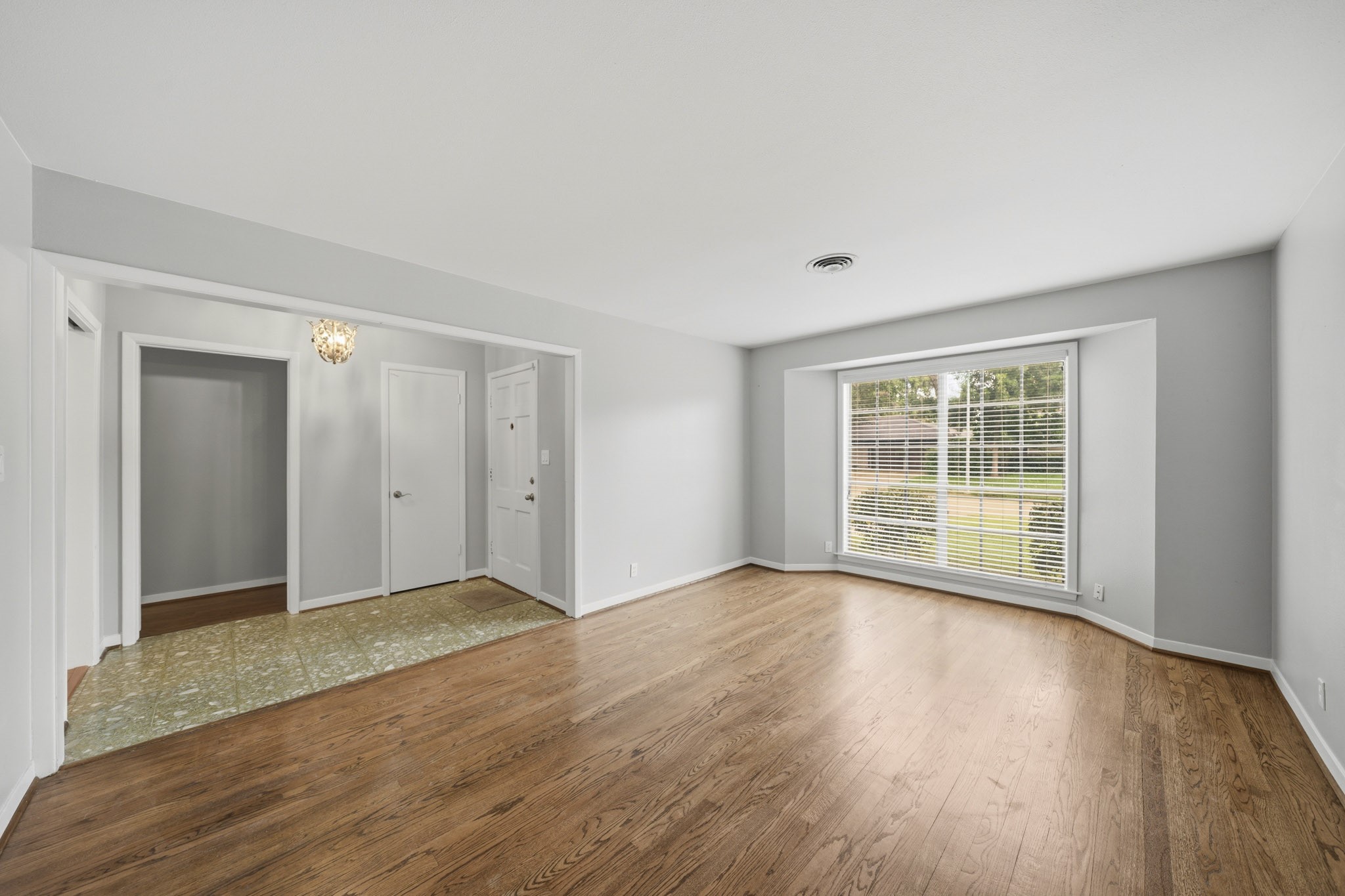 4614 Hummingbird Street Houston, TX 77035 - Photo 10 of 39