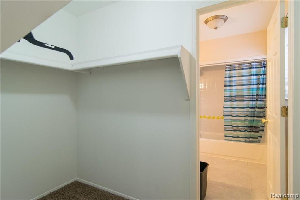 868 Lion Street Rochester Hills, MI 48307 - Photo 34 of 42