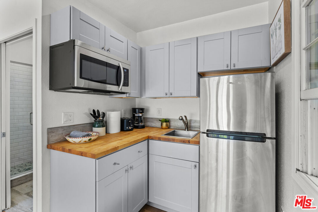 4814 Lemona Avenue, Unit GUEST Sherman Oaks, CA 91403 - Photo 2 of 6