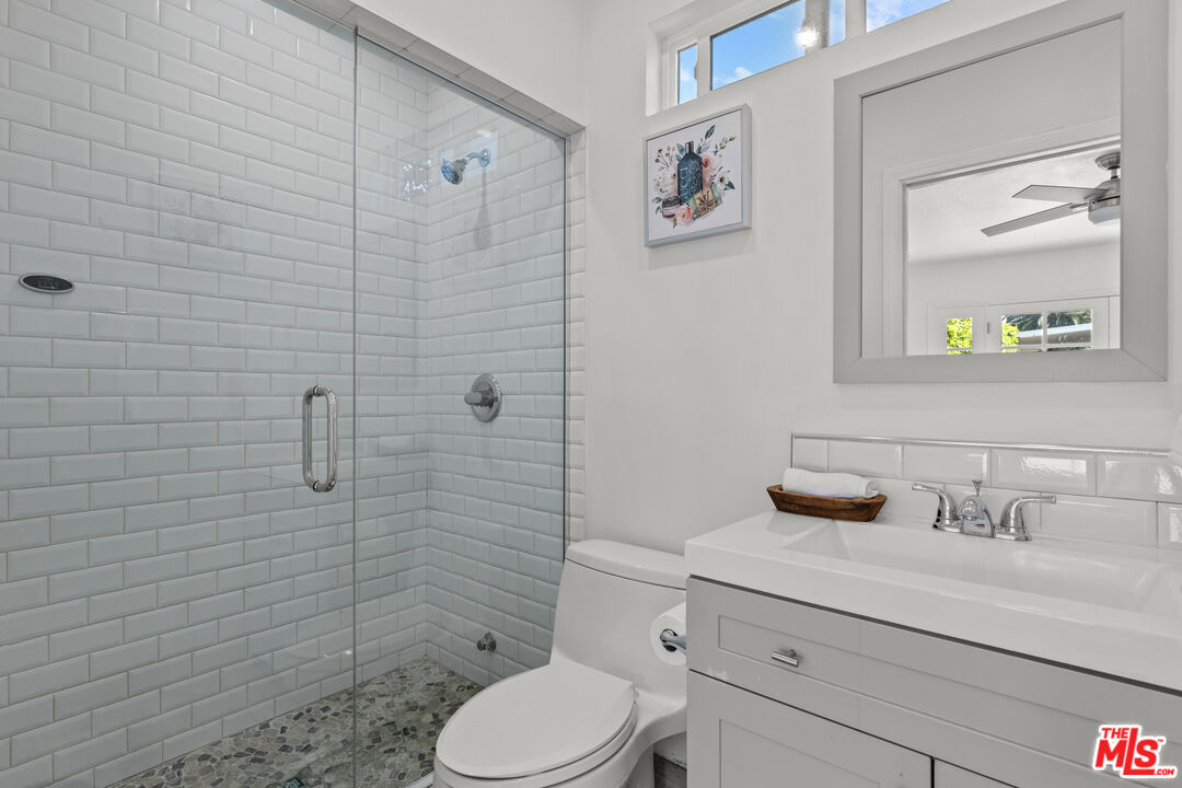 4814 Lemona Avenue, Unit GUEST Sherman Oaks, CA 91403 - Photo 3 of 6