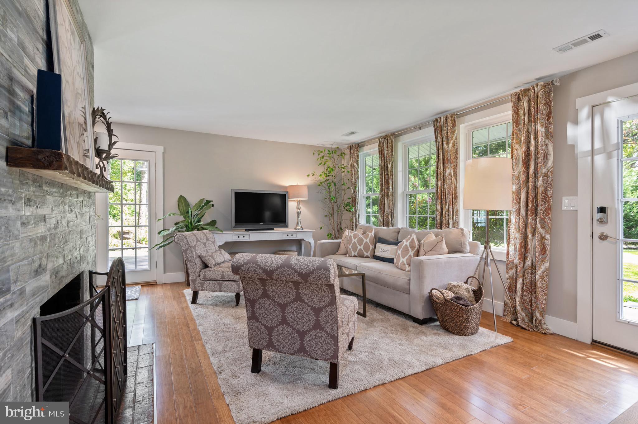 7907 Fort Hunt Road Alexandria, VA 22308 - Photo 2 of 26 Gallery Image 2