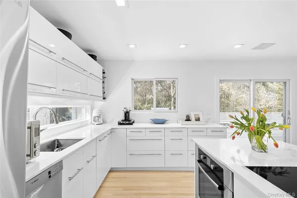 $5,995,000 | 8 Ocean Lane, Amagansett, NY 11930