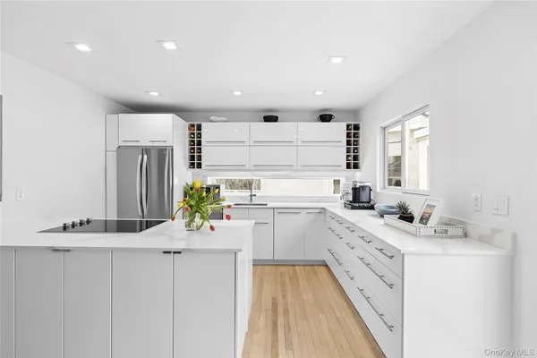 $5,995,000 | 8 Ocean Lane, Amagansett, NY 11930