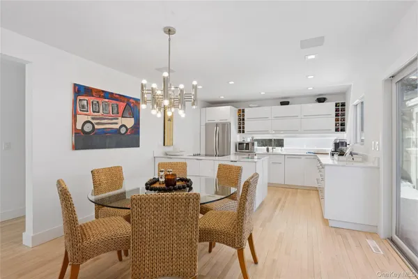 $5,995,000 | 8 Ocean Lane, Amagansett, NY 11930