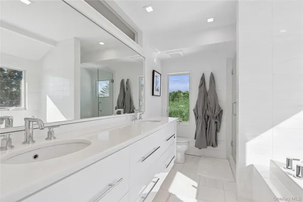 $5,995,000 | 8 Ocean Lane, Amagansett, NY 11930