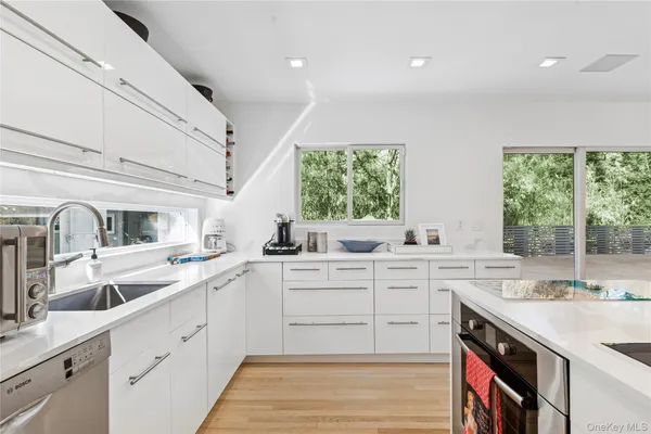 $5,995,000 | 8 Ocean Lane, Amagansett, NY 11930