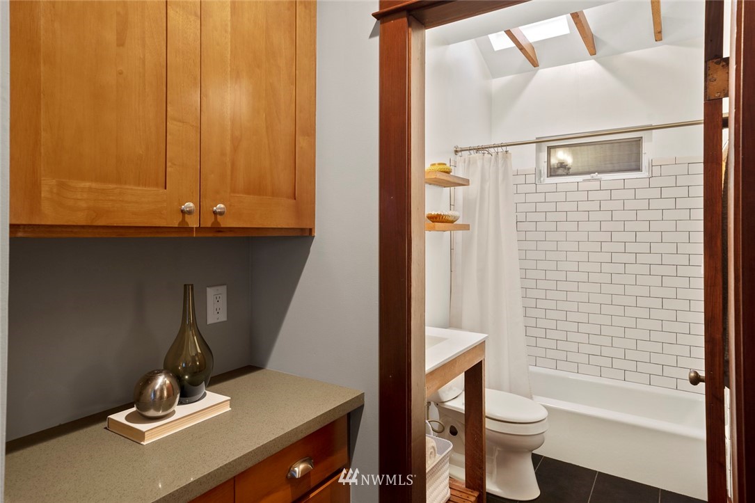2329 North 60th Street Seattle, WA 98103 - Photo 17 of 28 Gallery Image 17