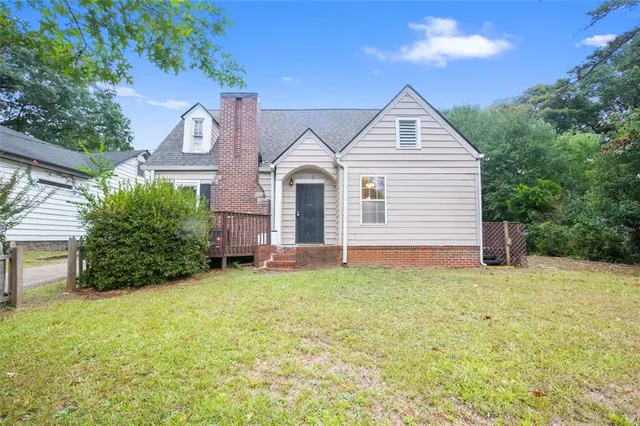 a view of a house with a yard and garage