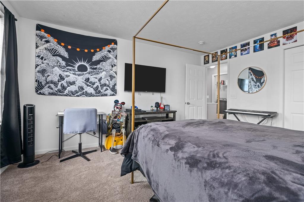 421 Colt Circle Clinton, PA 15026 - Photo 22 of 32 a bed room with a bed and a chair