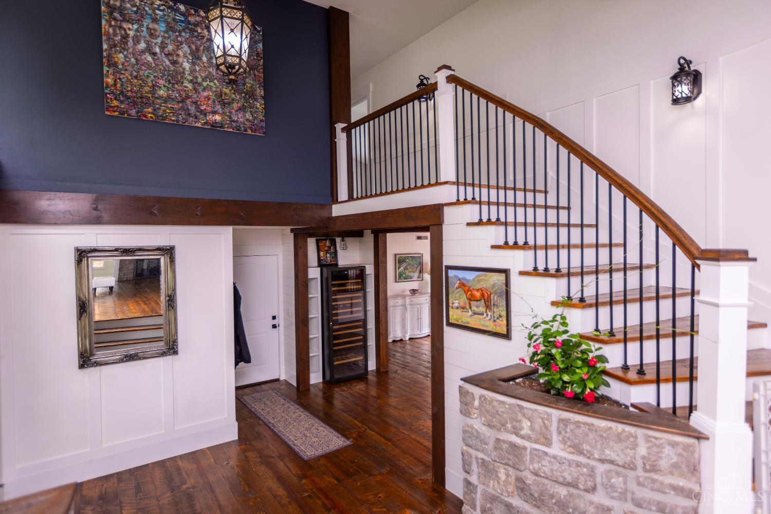5025 Drake Road Cincinnati, OH 45243 - Photo 5 of 24 Gallery Image 5