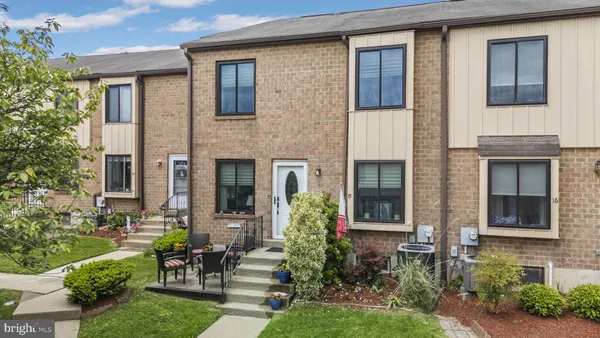 $249,900 | 5200 Hilltop Drive, Unit BB15, Brookhaven, PA 19015