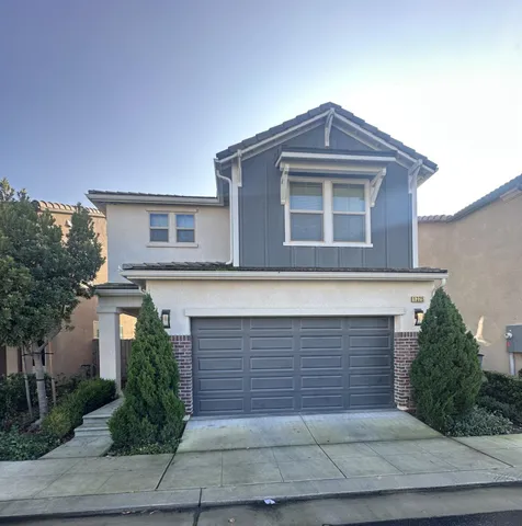 $2,400 | 1325 East Via Viola Way, Fresno, CA 93730