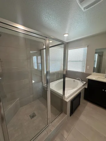 $2,400 | 1325 East Via Viola Way, Fresno, CA 93730