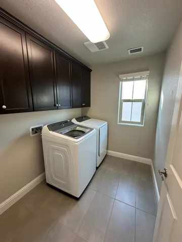 $2,400 | 1325 East Via Viola Way, Fresno, CA 93730