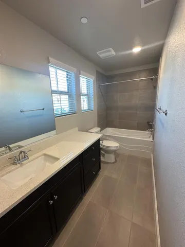 $2,400 | 1325 East Via Viola Way, Fresno, CA 93730