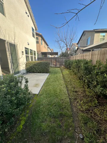 $2,400 | 1325 East Via Viola Way, Fresno, CA 93730