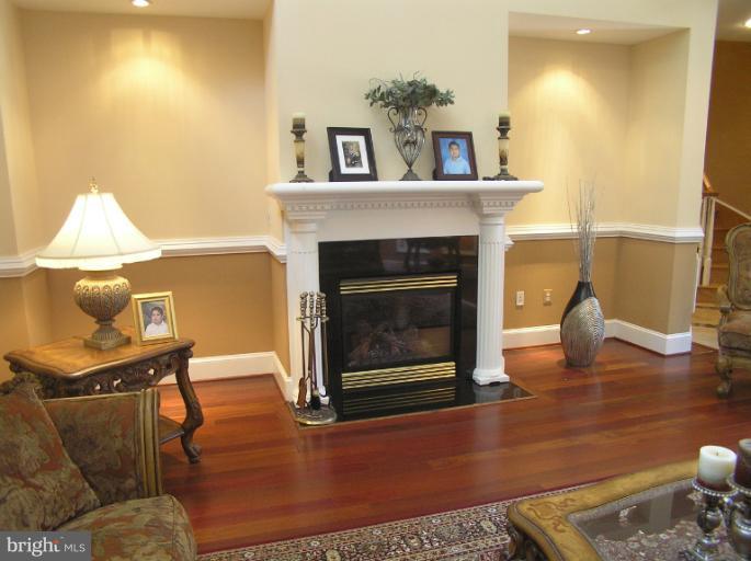 4215 Whitacre Road Fairfax, VA 22032 - Photo 14 of 30 Living Room