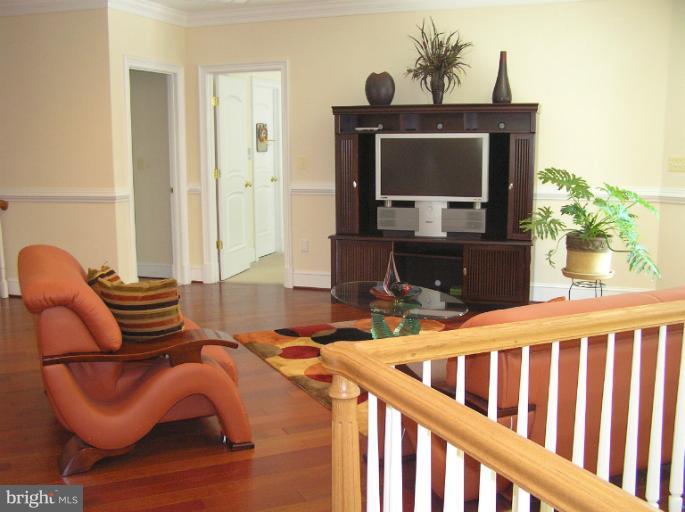 4215 Whitacre Road Fairfax, VA 22032 - Photo 18 of 30 upstairs loft