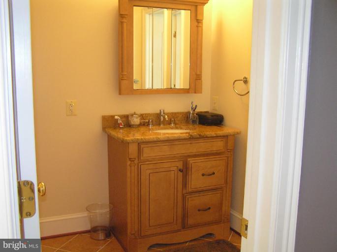 4215 Whitacre Road Fairfax, VA 22032 - Photo 19 of 30 Bath