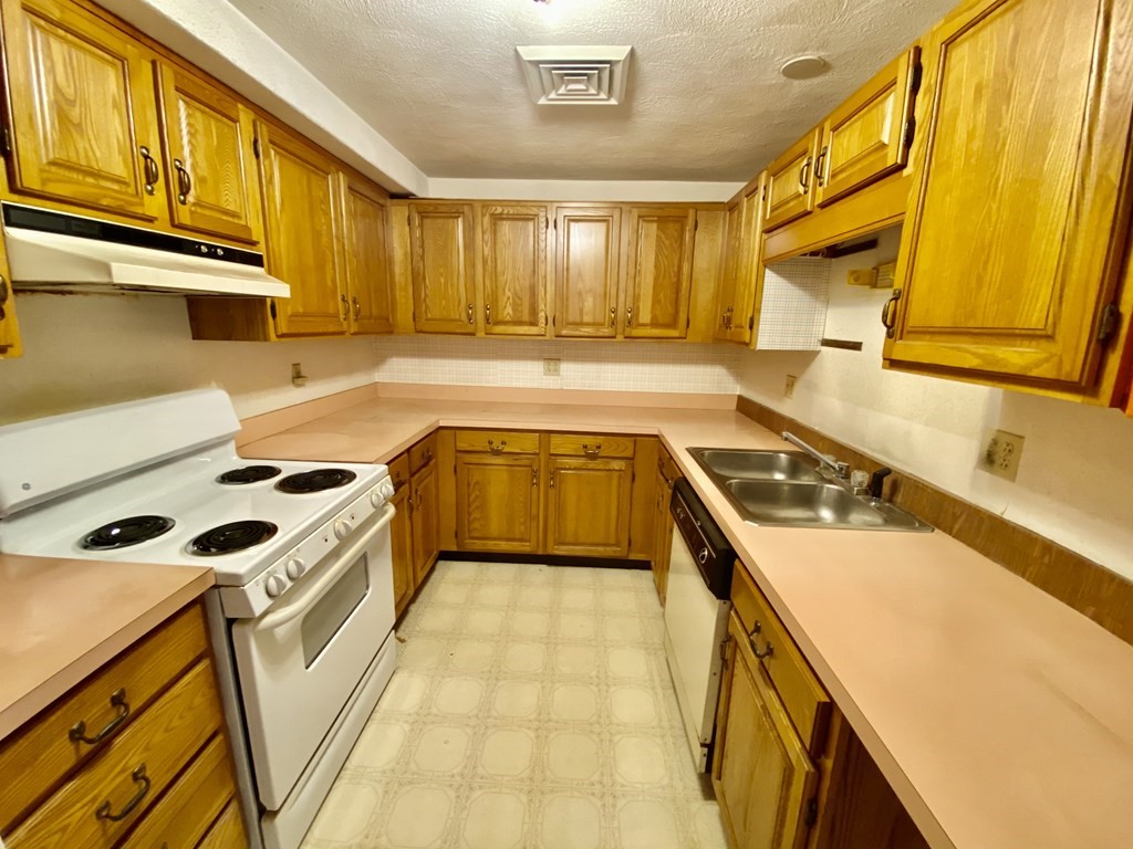39 Parlin Street, Unit 401 Everett, MA 02149 - Photo 4 of 17