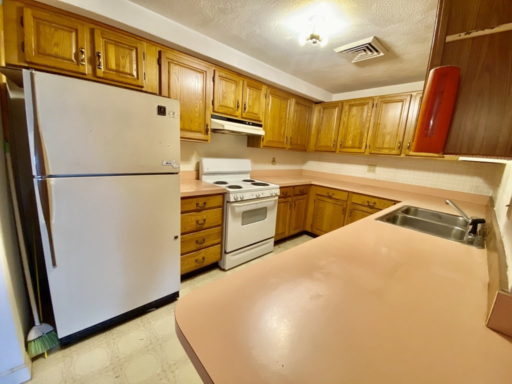 39 Parlin Street, Unit 401 Everett, MA 02149 - Photo 5 of 17