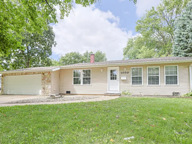 $315,000 | 1000 Adams Court, Carpentersville, IL 60110