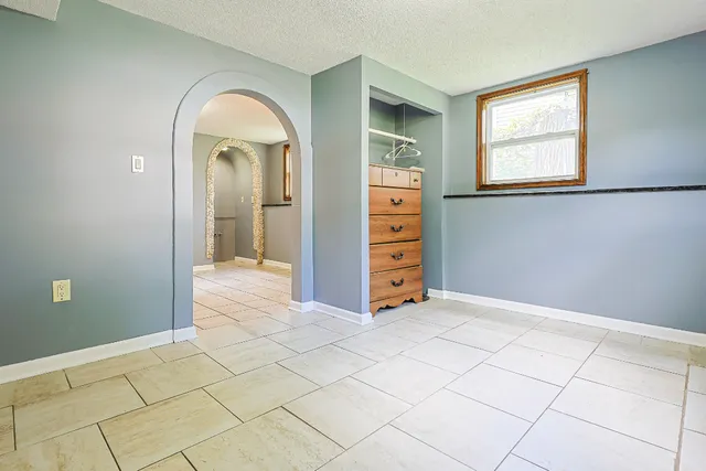 $315,000 | 1000 Adams Court, Carpentersville, IL 60110