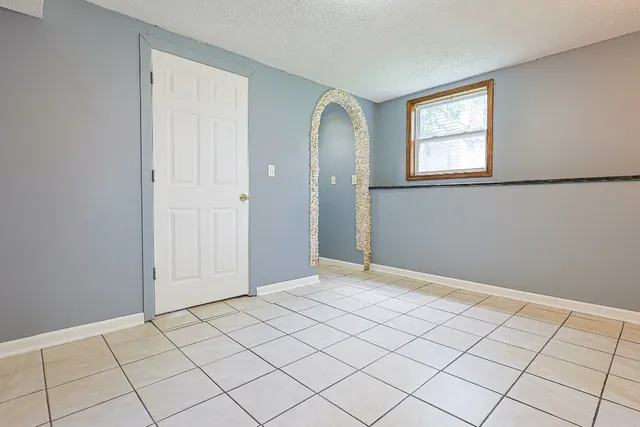 $315,000 | 1000 Adams Court, Carpentersville, IL 60110