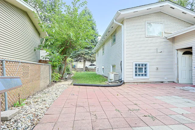 $315,000 | 1000 Adams Court, Carpentersville, IL 60110