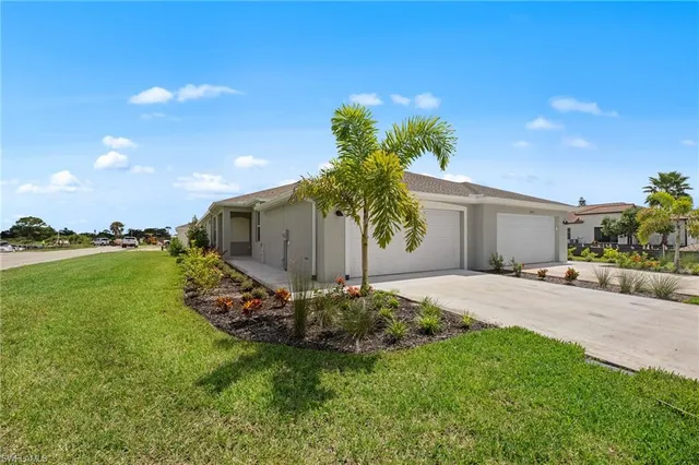 $299,950 | 9051 Leatherwood Loop, Lehigh Acres, FL 33936
