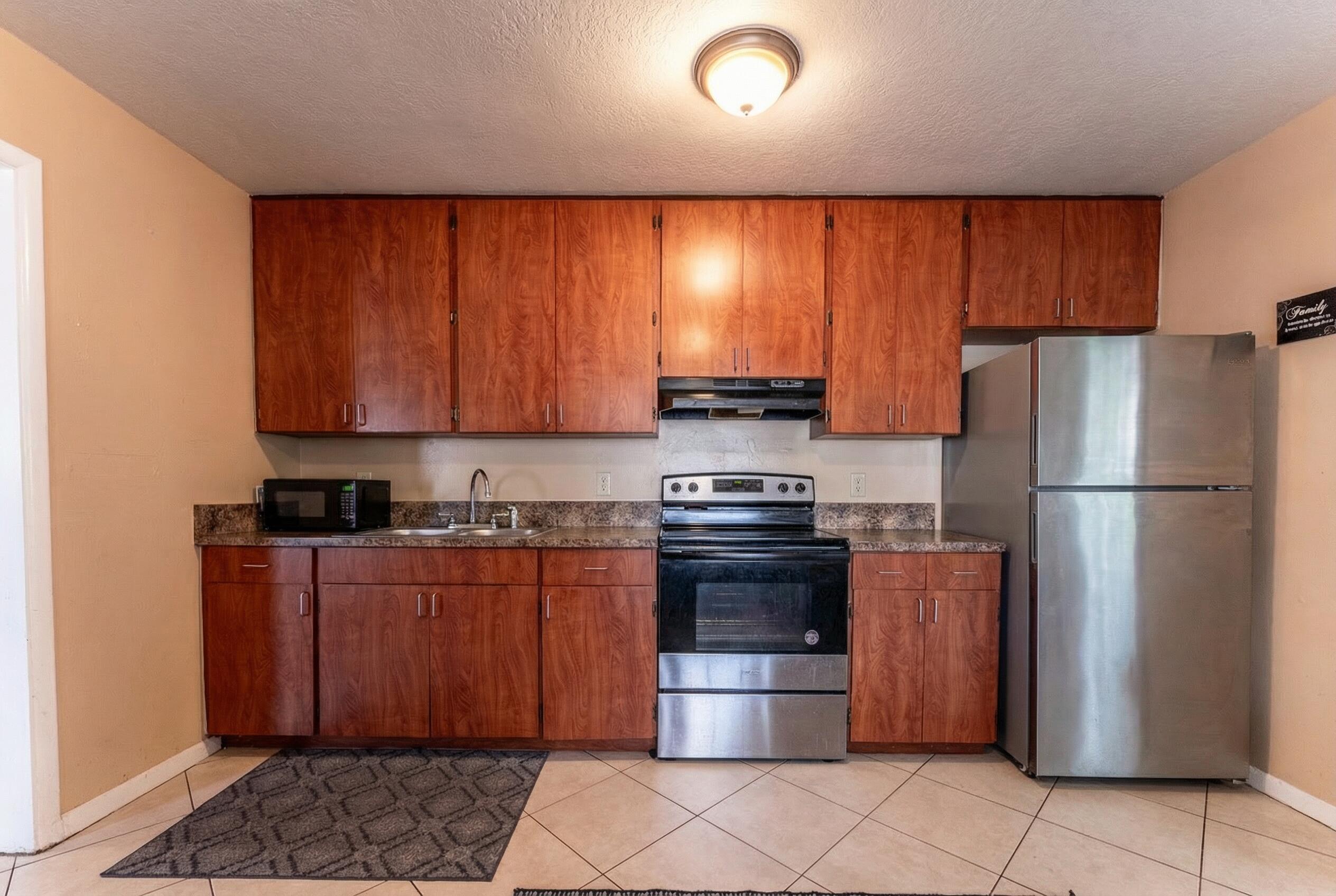 137 West 34th Street Riviera Beach, FL 33404 - Photo 16 of 26 Woolf Realty_137 N 34th_decluttered (12)