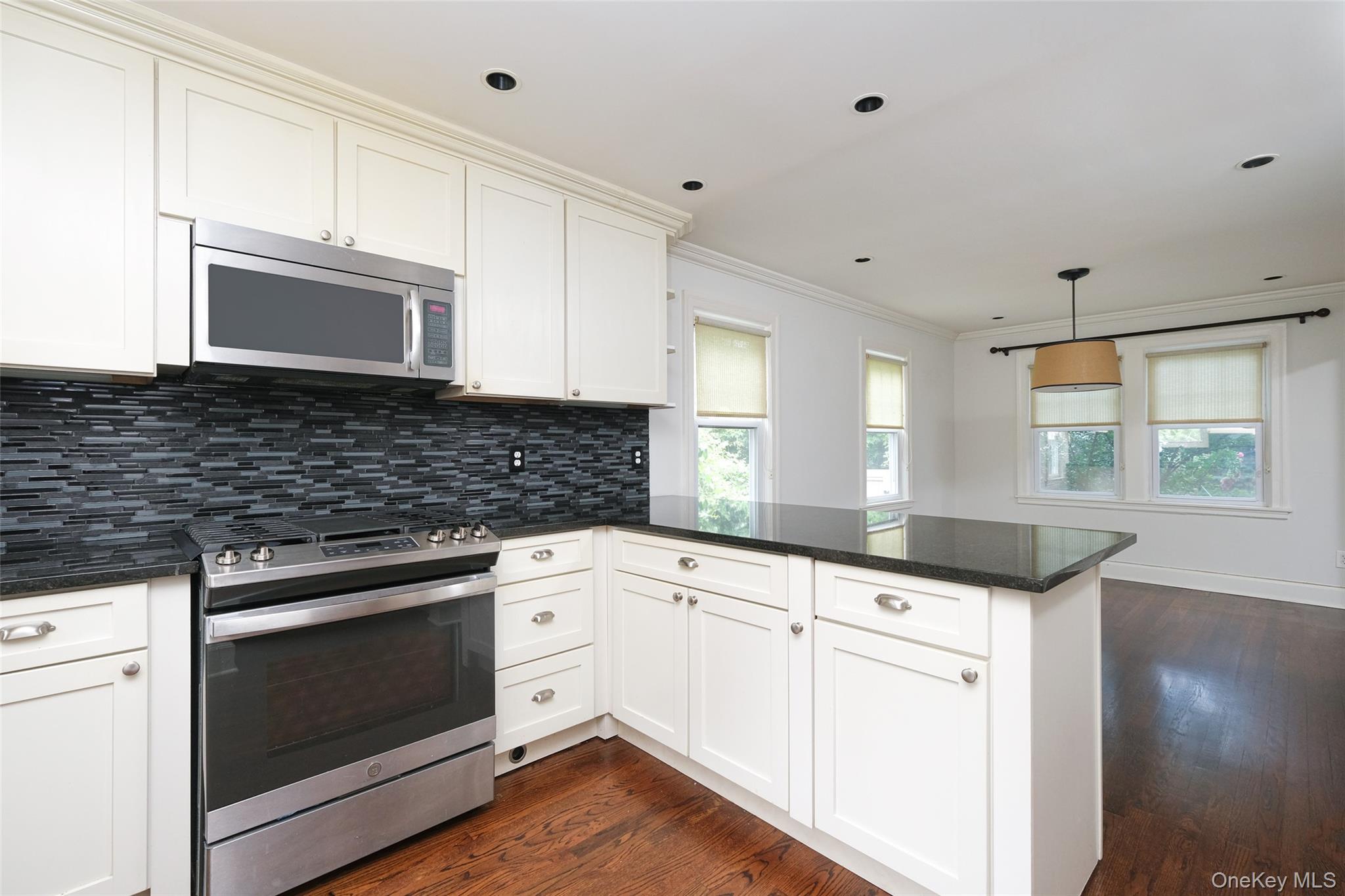 94 Kensington Road Bronxville, NY 10708 - Photo 6 of 15
